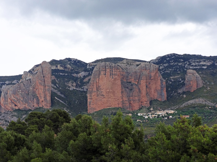 keine halbe Stunde weiter westlich eines der tollsten Gebiete Spaniens: die gewaltigen Konglomeratzapfen von Riglos