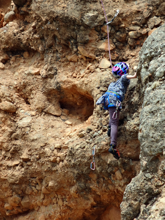 ... über die kleinen Überhänge eines Baseclimbs