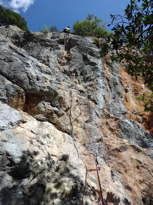 Erich in Espesor dominical 6b+, Puente de Lebeña