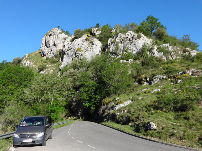 eine Handvoll Sektoren gleich oberhalb der wenig befahrenen Straße, etwa 5 Dutzend Routen, 4+ bis 7c+