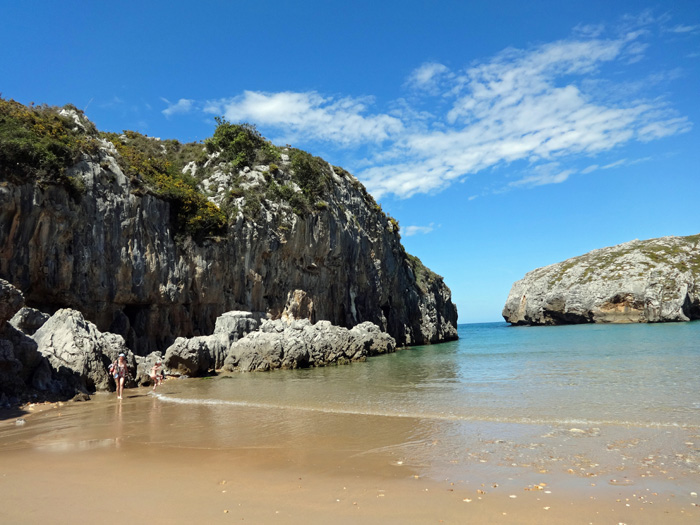 langsam sehnen wir uns wieder nach dem Meer und steuern einen besonderen Platz an: Cuevas del Mar bei Nueva