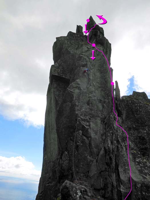 kurz aber oho - der Normalweg durch die Nordwand, eine der schönsten und ausgesetztesten Klettereien des Archipels