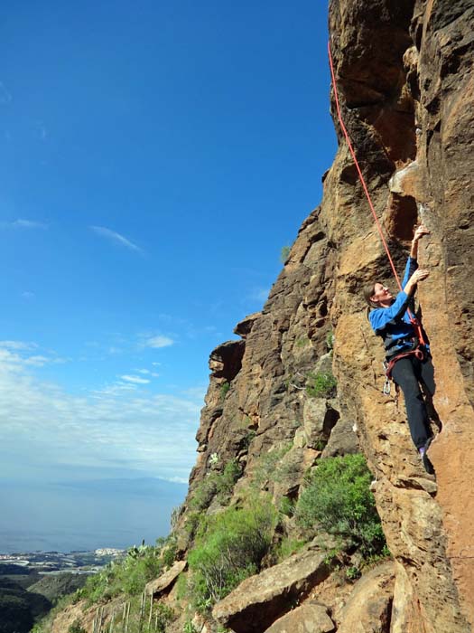 Ulli in der namenlosen Route (Nummer 17) links daneben 6c