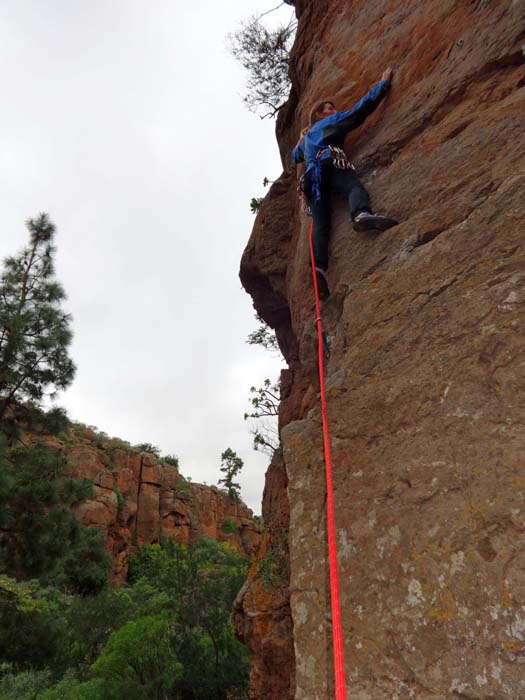 Ulli in den steilen Platten von Noches de coral 6a+, ...