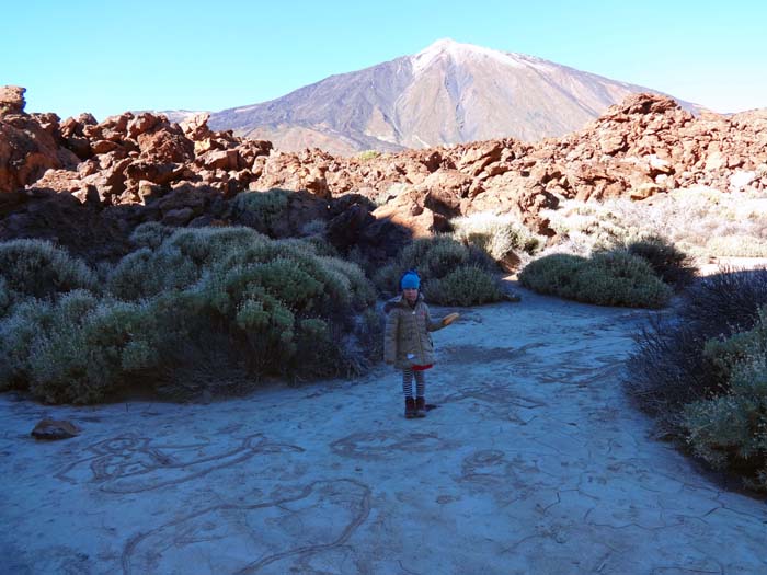 ein toller Spielplatz für alle Altersgruppen: Ronja mit ihren Meerjungfrauen am Fuß des Teide ...