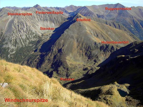 ... und nach Osten; auch die Hauptkamm-Überschreitung vom Sölkpass bis zum Hubenbauertörl lässt sich im Archiv Bergsteigen lückenlos verfolgen