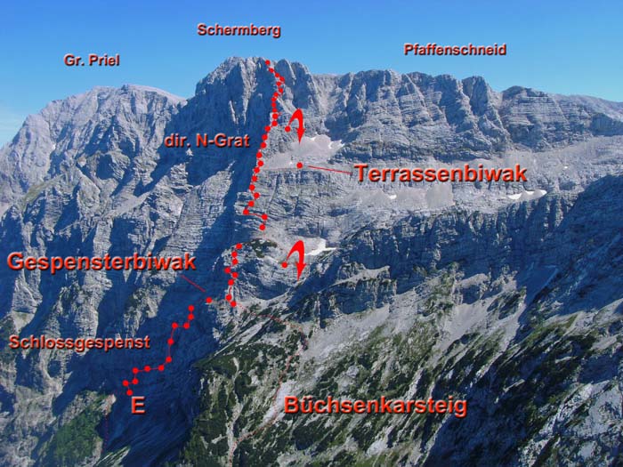 die Route mit eingezeichneten Ständen und Abseilpassagen der Fluchtwege von NW (Hinterer Hetzaukogel)