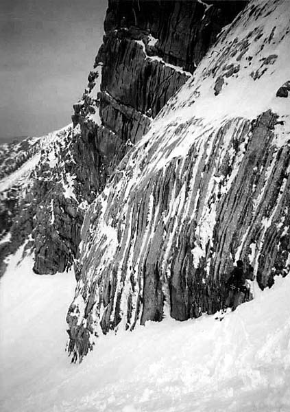 im Auslauf der Hetzaugrabenrinne, die Abseilpiste vom 1.Turm unter Eis und Schnee