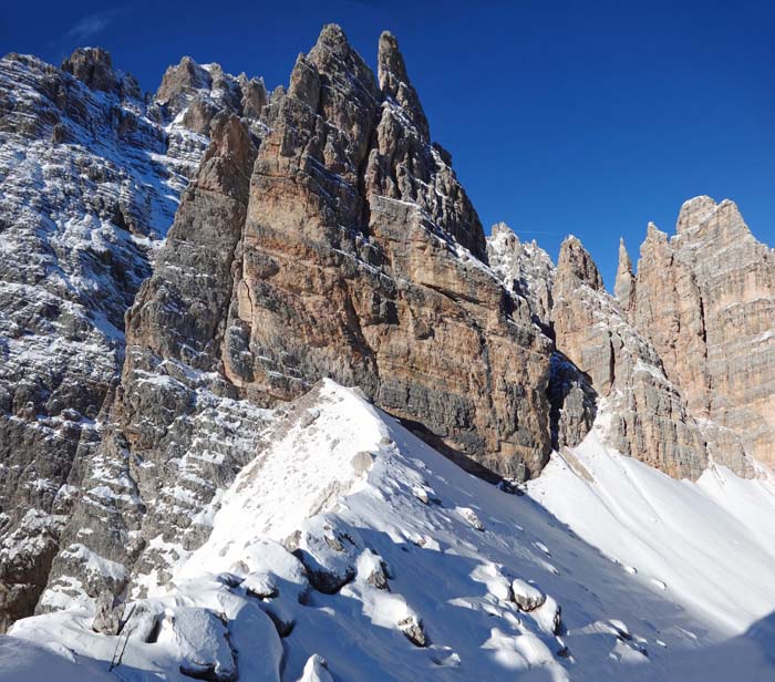 westl. des Schidepots noch einmal die verrückten Wände von Croda und Torres