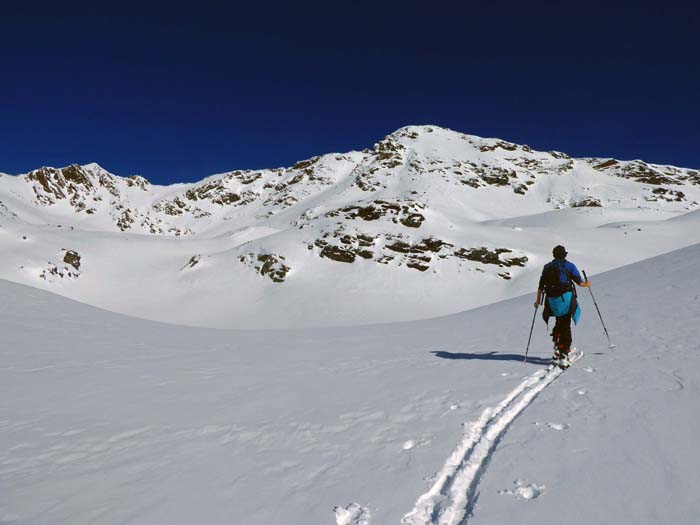 immer weiter schieben wir uns an den Gipfel heran; links die Gr. Mirnitzspitze (s. auch die große Sommerüberschreitung der Alkuser Rotspitze im Archiv Bergsteigen)