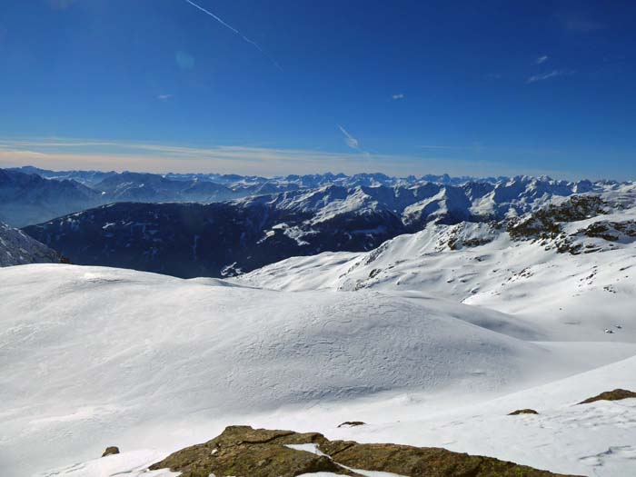 in Richtung Hochstein, Villgratner Berge und Dolomiten wartet das ultimative Schivergnügen; die Wahl fällt nicht schwer