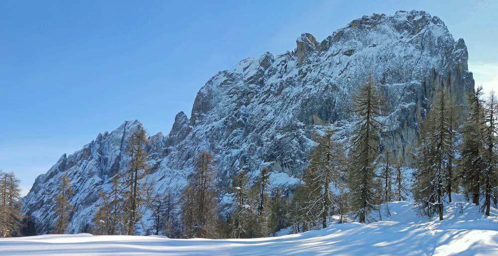 auf dem kleinen Gipfelplateau stehen wir auf Tuchfühlung mit der berühmten Laserz Nordwand