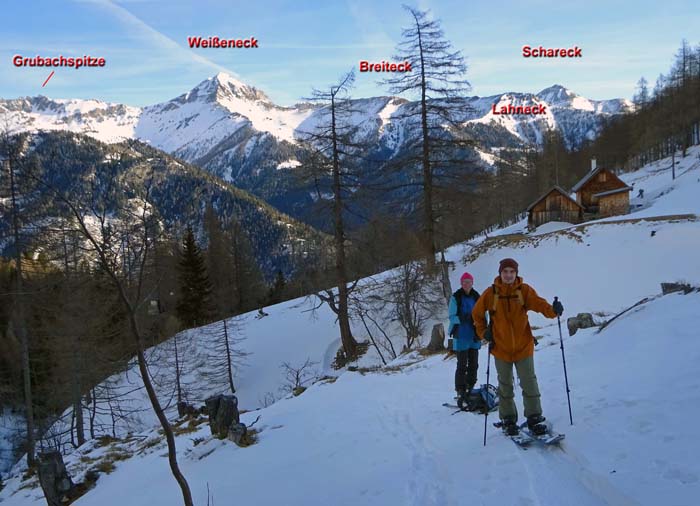 ist man erst einmal dem Waldgraben entkommen, schaut die Sache gleich ganz anders aus: jenseits des Zederhaustals der Hochfeindkamm (Schladminger Tauern)