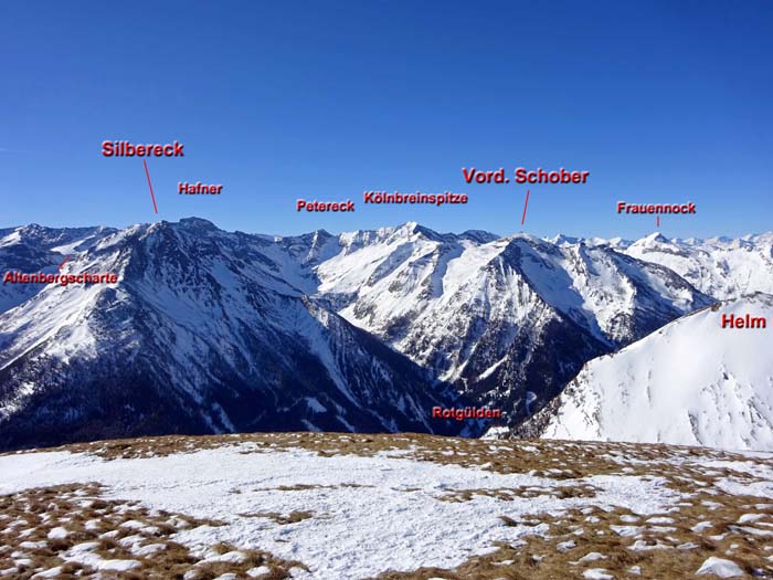 im Südwesten der Hafner, östlichster Dreitausender der Alpen, mit seinen Trabanten