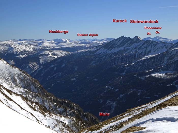 gegen Südost reicht der Blick bis ins benachbarte Slowenien