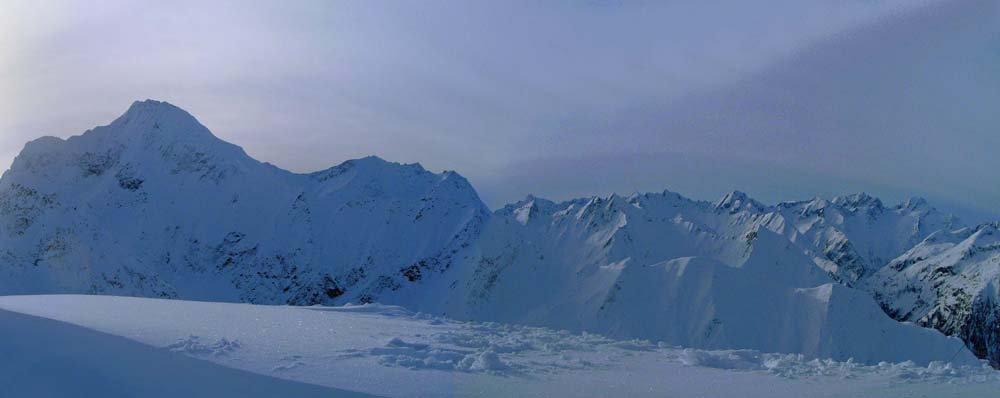 ... weiter das Panorama über den Panargenkamm zur Rötspitze