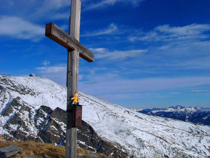 hinterm Kreuz das Gmeineck mit seiner perfekten Schiflanke