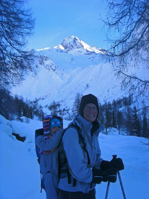 Ronja und Mama im Lesachtal. darüber der Glödis (s. Archiv Bergsteigen)