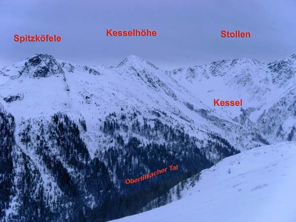 im SO Tourenziele über dem Obertilliacher Tal; im nächsten Karkessel rechts außerhalb des Bildes steht die Porzehütte, nahe der Nordwand des im 1. Weltkrieg so heiß umkämpften Gipfels