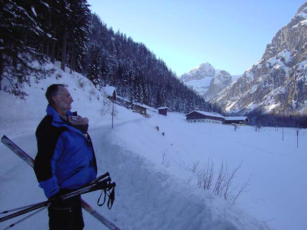 der Spießhof im obersten Lammertal ist unser Ausgangspunkt; im W riegelt der Briefkogel den Talschluss überm Truppenübungsplatz Aualm ab