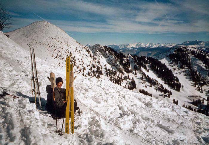 Rückblick von der Mühlhornwand auf Geigelstein und Breitenstein, dazwischen ganz hinten die Berchtesgadener Alpen