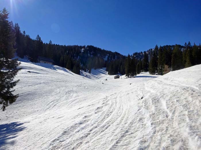 ... zur Goseritzalm; rechts unser erster Gipfel, ...