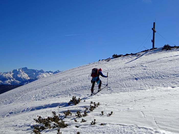 auf den letzten Metern zum Hirzbergkreuz