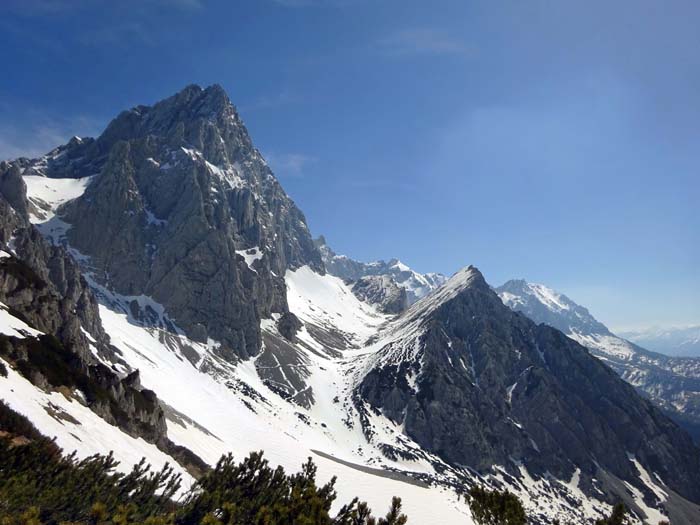 Rückblick ins Tor; der Windlegergrat auf den Torstein ist eine der längsten Gratklettereien unserer heimischen Berge - mehr als 50 Seillängen bis zum oberen 4. Schwierigkeitsgrad