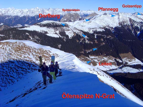 und von SSW, aus gut 2300 m Höhe; ganz hinten die Zentralalpen