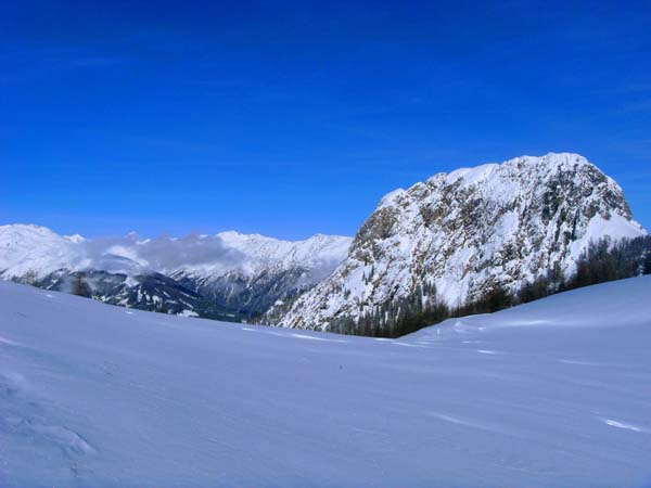 auf der linken Seite (N) der Spitzenstein und die Villgratner Berge