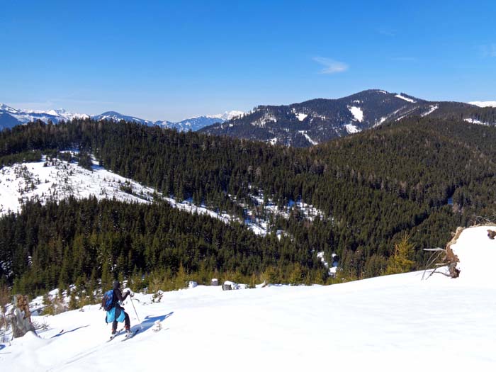 ... und weiter hinüber zum Aberlkogel (Aberkogel auf der AMap); von dort geht's gemütlich am Kamm weiter zum Hubereck (ganz rechts) und hinauf zum Spießkogel