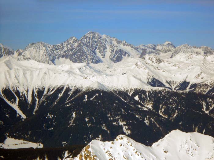 im N der Hochgall über den westlichen Ausläufern der Villgratner Berge