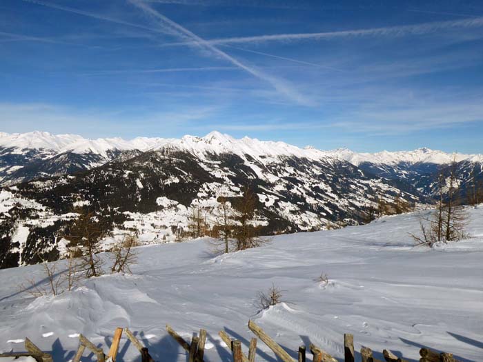 im Norden das Mölltal und die Goldberge mit dem Gratzug Leitenkopf - Zellinkopf an vorderster Front (s. Archiv Bergsteigen)