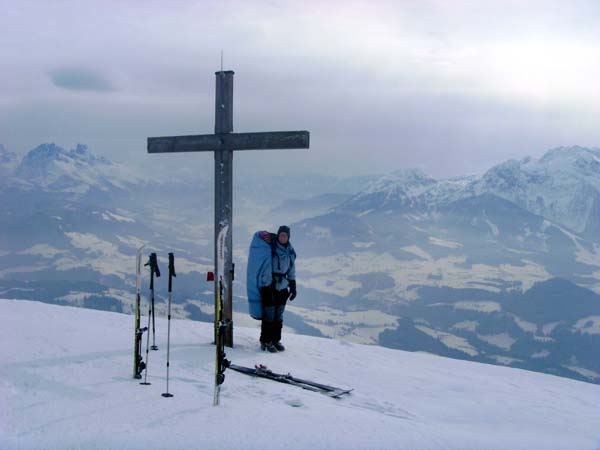 ... zum Gipfel des Einberg; im SSO das obere Lammertal, links der Gosaukamm, rechts die Ausläufer des Tennengebirges