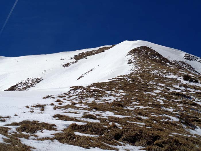 ... die von einer steilen Schneenase gekrönt wird, welche aber leichter zu überwinden ist als es den Anschein hat