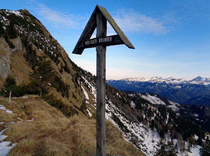 die Quelle des Heiligbrunn liegt noch unter Schnee