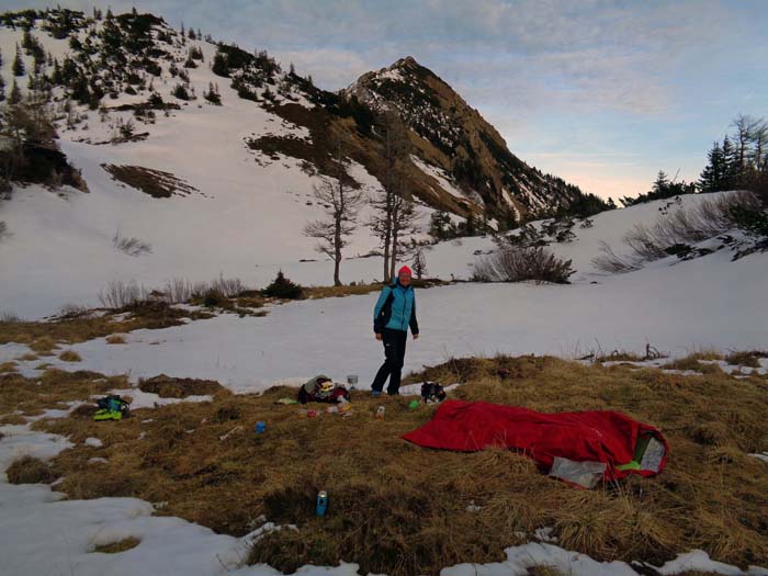 Biwakplatz unter Lahnerleitenspitze und Rotwandköpfl - ein Löwenbräu ist auch dabei