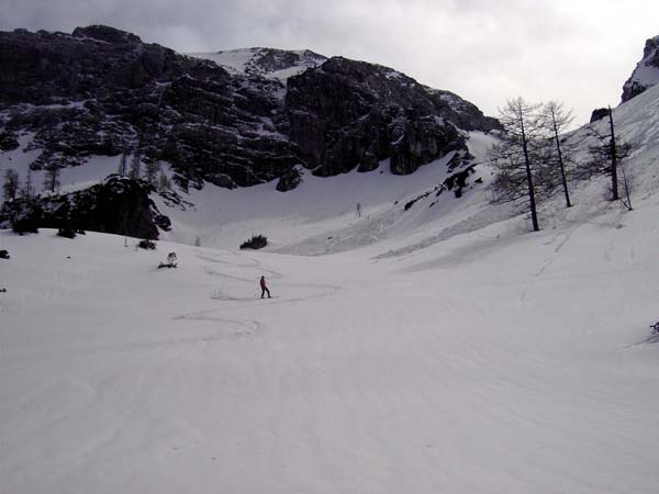 Abfahrt am Manger Weißhorn, darüber der Feigentalhimmel