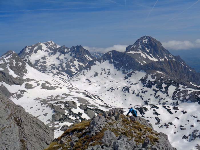 ... und steigt kurz danach auf die Nase aus; über der Weitgrube Gr. Priel (links) und Spitzmauer