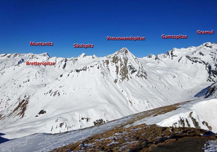 vor der Nase die langen, traumhaften Touren über dem Teischnitztal, dahinter die Granatspitzgruppe