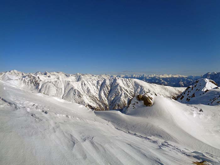 wir beginnen das Gipfelpanorama im Osten mit Schober- und Kreuzeckgruppe