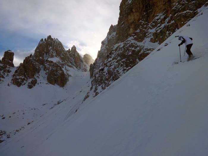 bei sehr gemischten Verhältnissen fädeln wir gegen SO (Cimon di Croda Liscia) ins Nevaiokar ein