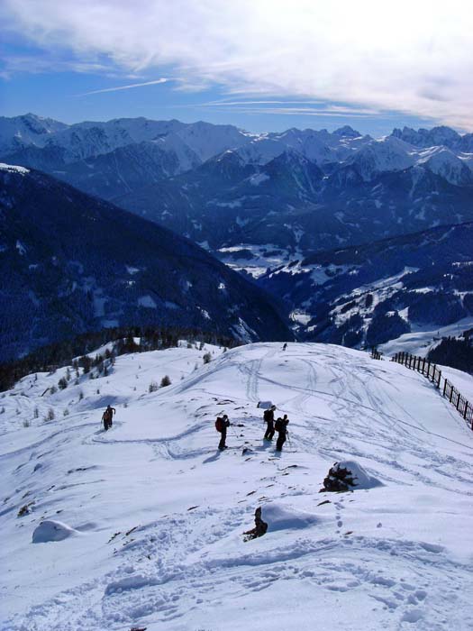 vom Südkamm zieht das äußere Villgratental hinaus zum querlaufenden Hochpustertal bei Sillian