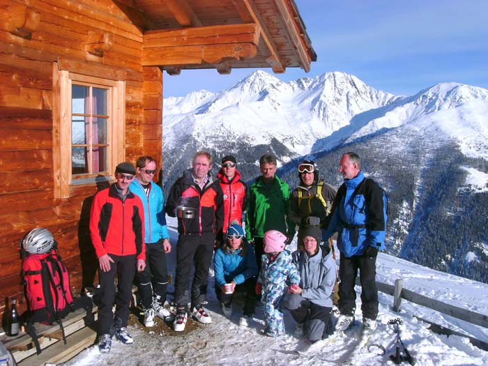 auf der Oberwurzeralm platzen wir in eine muntere Gesellschaft, wo uns sogleich ein Schnapserl angeboten wird