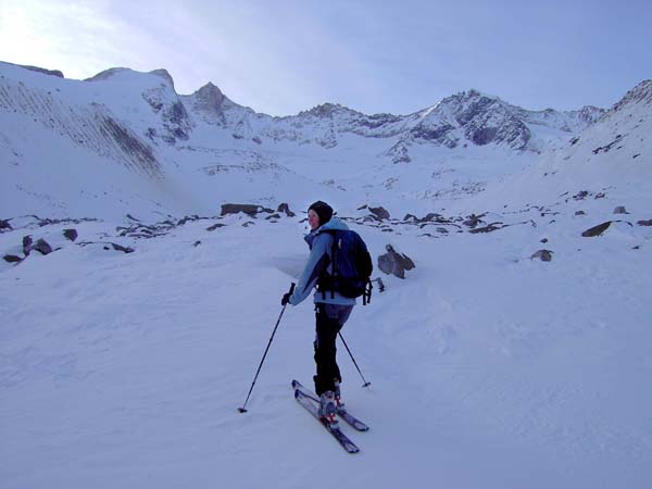 am Boden unter dem Wildgerloskees, darüber der Hahnenkamm