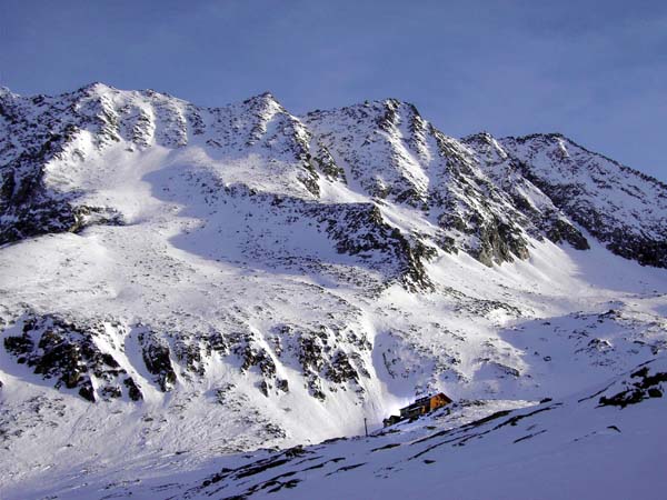 Zittauer Hütte mit Schaflkopf von SW