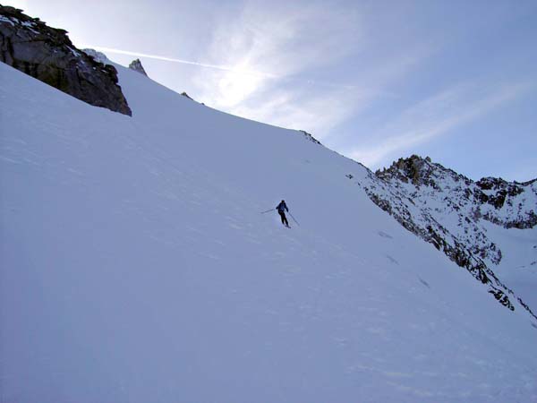 Abfahrt in der Gipfelflanke