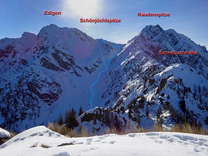 von der unscheinbaren Schönjöchlspitze genießt man eine unglaubliche Aussicht in die wilden südlichen Karnier auf italienischem Gebiet - eine Pflichttour im Lesachtal (siehe Archiv); wer es steiler haben möchte, steigt auf den Edigon