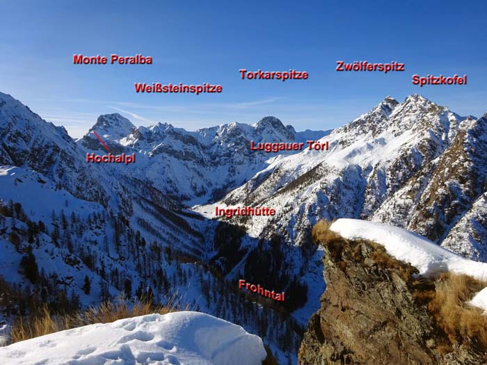 dasselbe gilt für das kaum auszumachende Hochalpl nahe dem Hochweißsteinhaus; Extreme steigen von dort weiter auf den Monte Peralba, Schiakrobaten versuchen sich in der unglaublich steilen Nordwestflanke der Torkarspitze, der Zwölferspitz gibt sich dagegen wieder vergleichsweise zahm