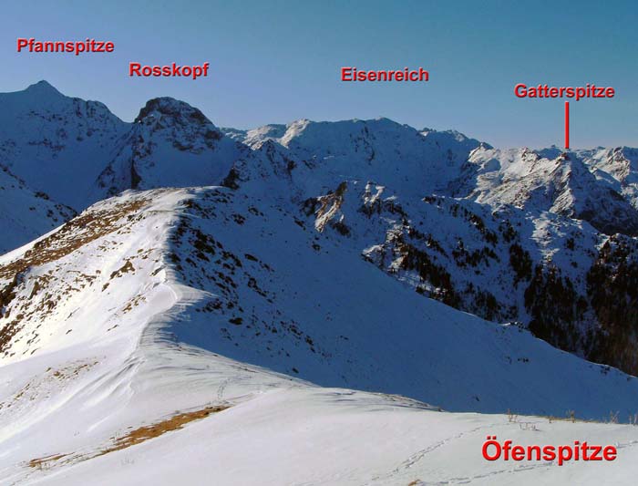 Blick von O über Erschbaumer und Winkler Tal auf den Karnischen Hauptkamm